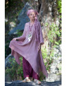 Tunique  déstructurée en voile de lin bois de rose portée sur notre sarouel jupe en lin cassis.
