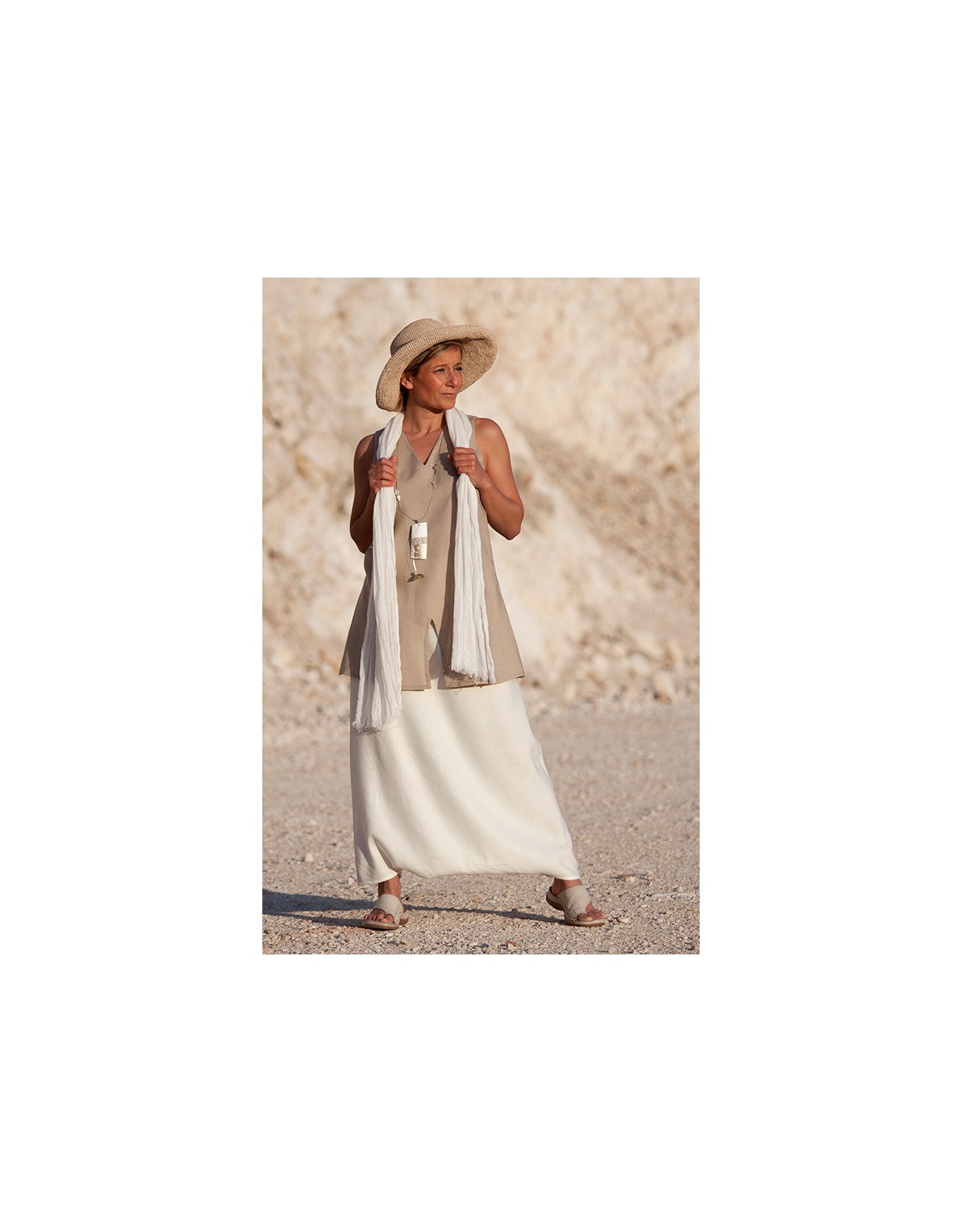 Ensemble en lin pour femme: tunique en lin beige et sarouel-jupe