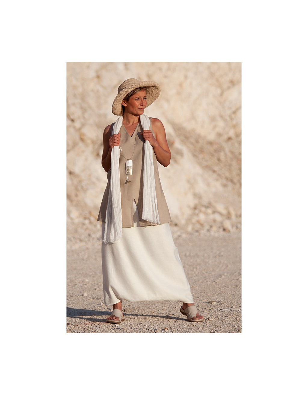 Ensemble en lin pour femme: tunique en lin beige et sarouel-jupe