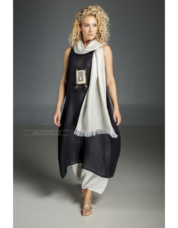 Tunique LILI en voile de lin noir  sur sarouel jupe en lin couleur naturelle ficelle et écharpe en lin fin