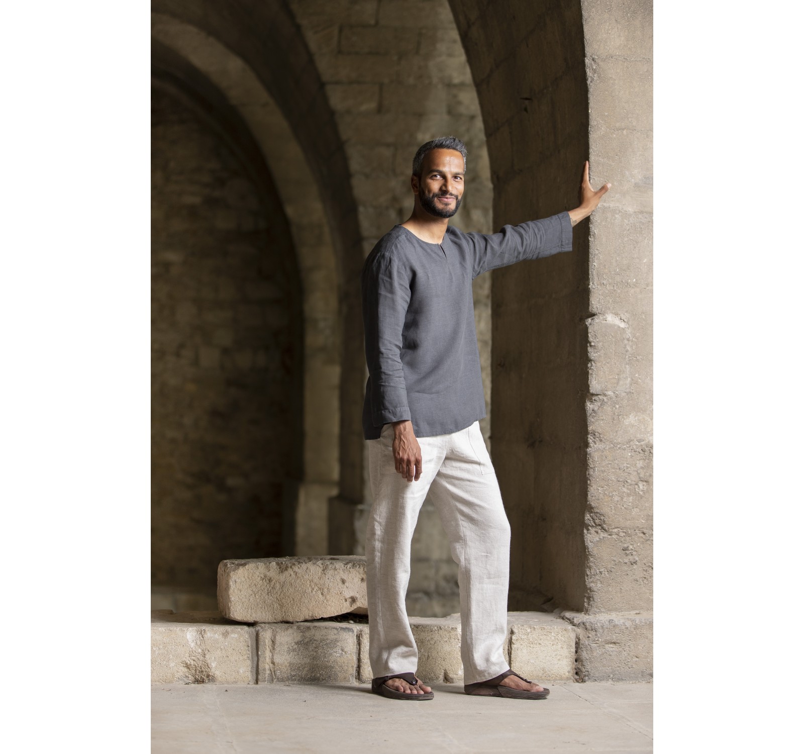 TUNIQUE EN LIN GRIS ANTHRACITE  ET PANTALON EN LIN  COULEUR NATURELLE