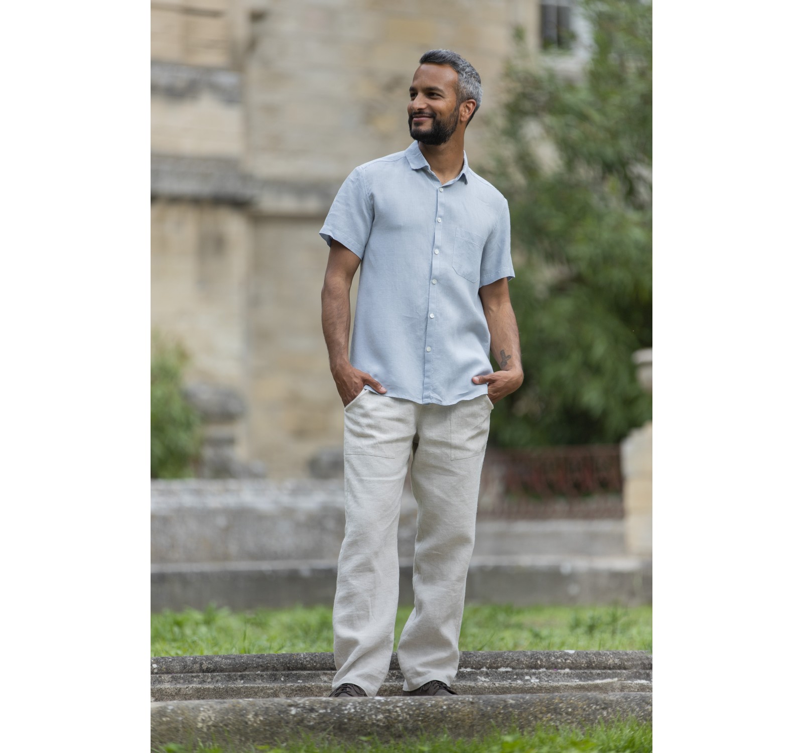 CHEMISE EN LIN BLEU CLAIR MANCHES COURTES MATHIS ET PANTALON EN LIN