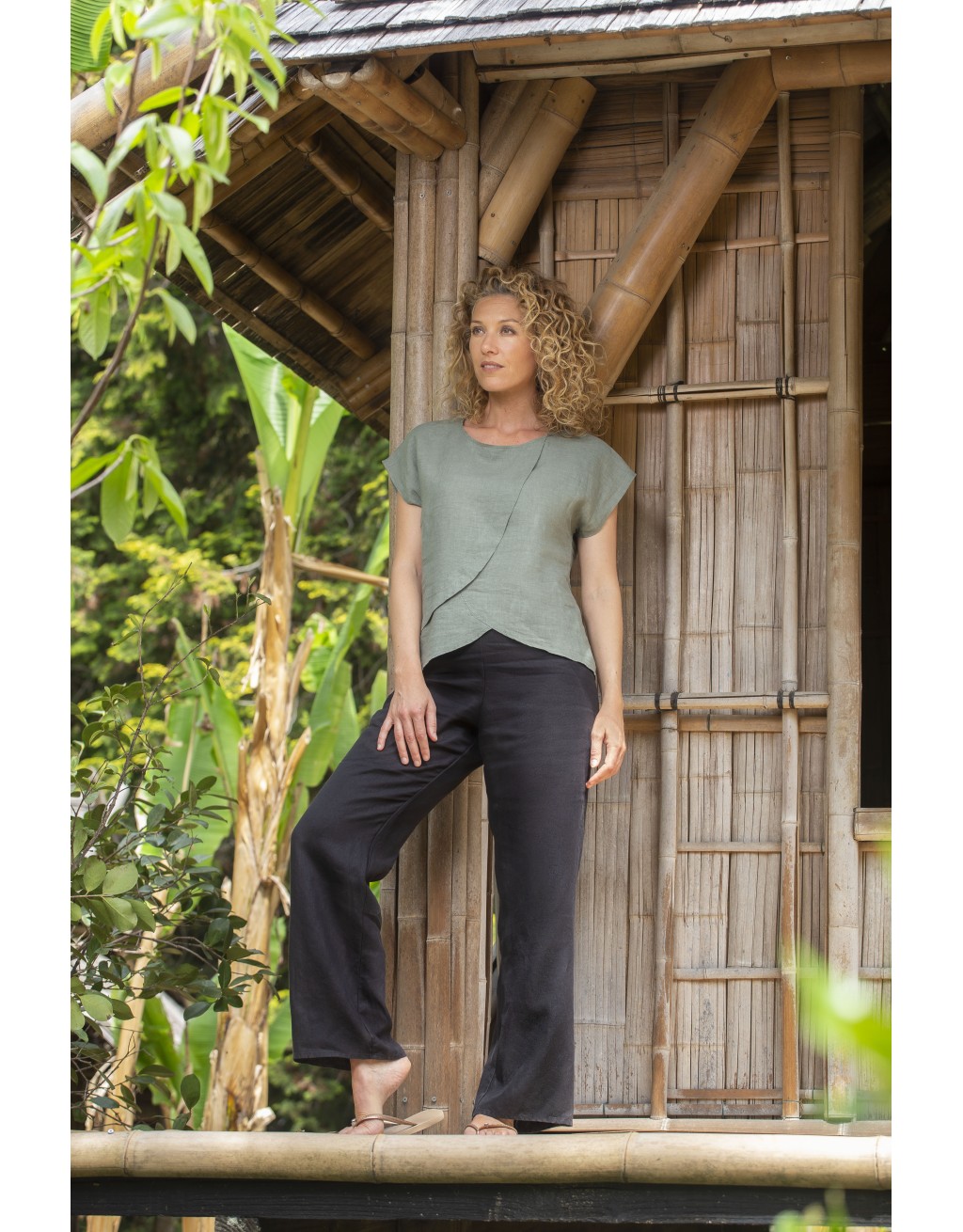 TOP JULIA VERT MOUSSE ET PANTALON BARBARA EN LIN NOIR DROIT