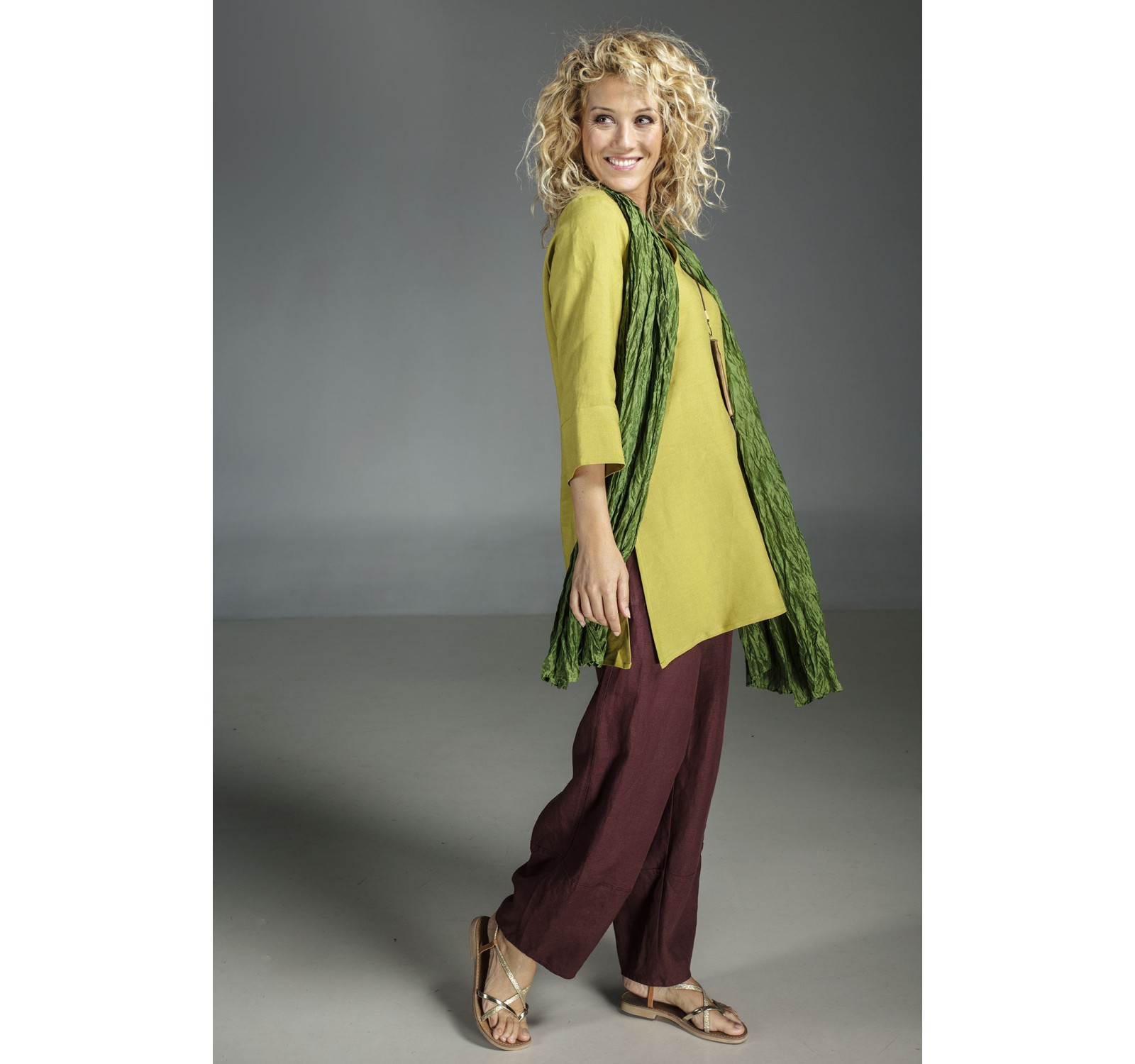 TUNIQUE INDIE EN LIN DE COULEUR VERT TILLEUL ET PANTALON MARRON ACAJOU