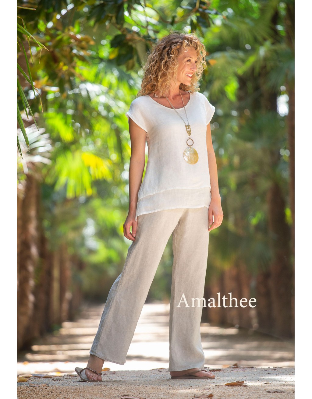 TOP SELENE EN VOILE DE LIN BLANC CASSE AVEC PANTALON BARBARA DROIT EN LIN NATUREL