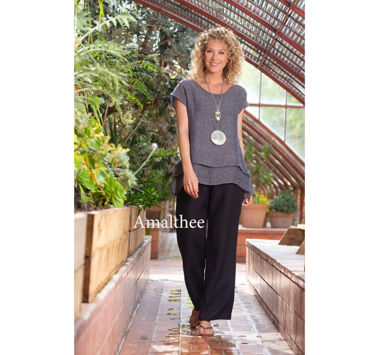 TOP SELENE  EN VOILE DE LIN GRIS ARDOISE AVEC PANTALON BARBARA DROIT EN LIN NOIR