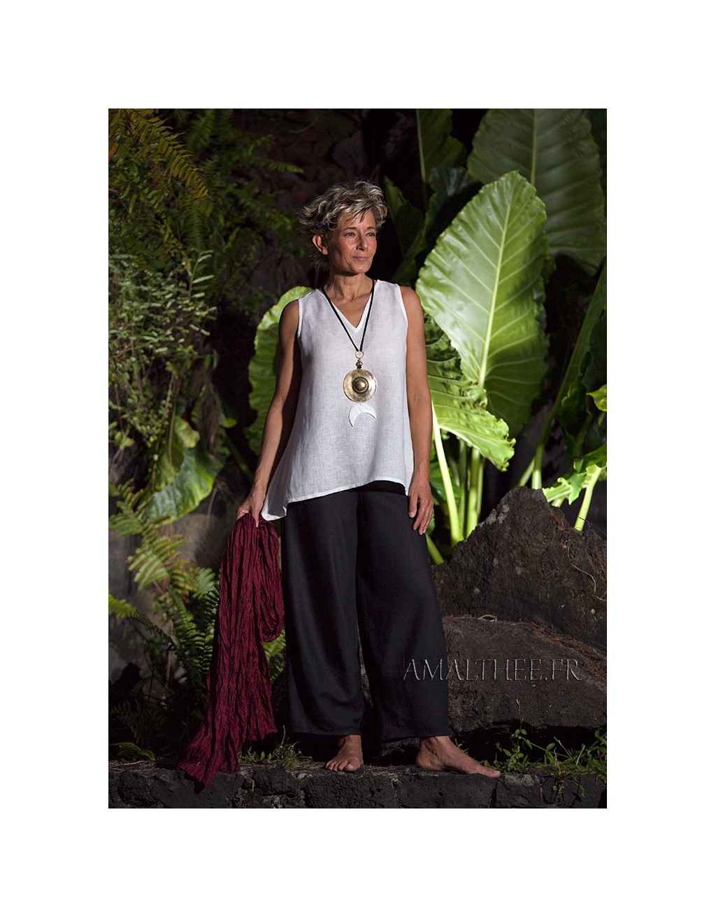 PANTALON  EN LIN NOIR ET TOP EN VOILE DE LIN BLANC