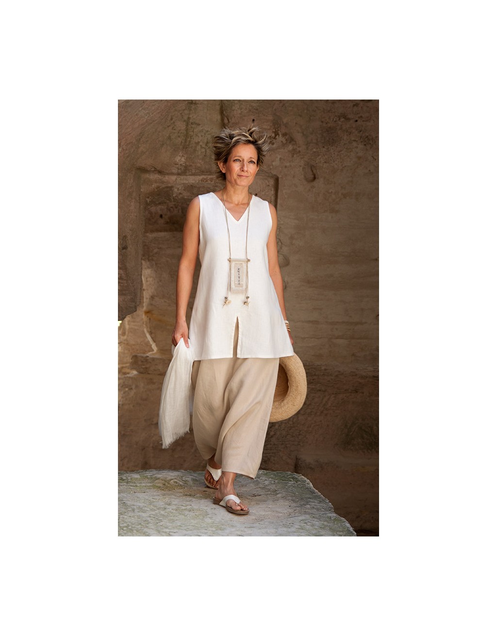 ENSEMBLE TOP ARCADE EN LIN NOIR ET SAROUEL EN LIN SABLE