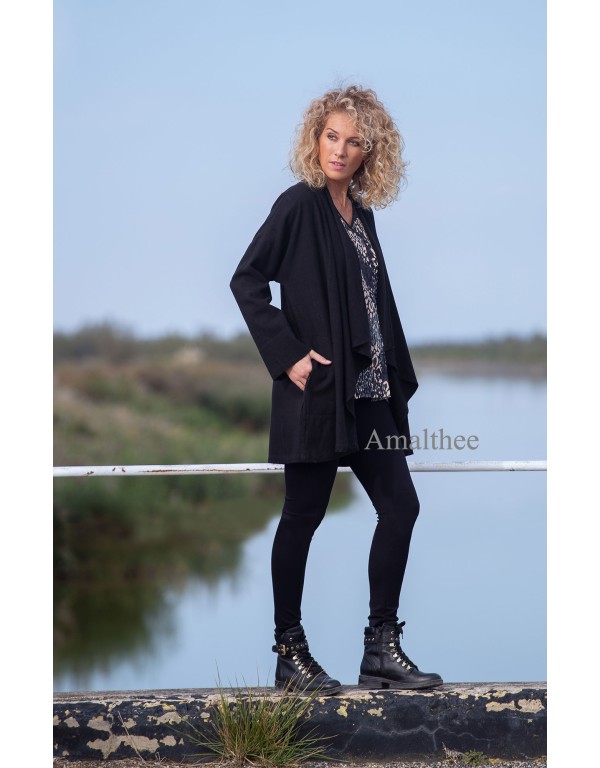 MANTEAU LISE EN LIN LAINE COULEUR NOIR AVEC DRAPE SUR LE DEVANT AVEC LA TUNIQUE ALAYA DESTRUCTUREE