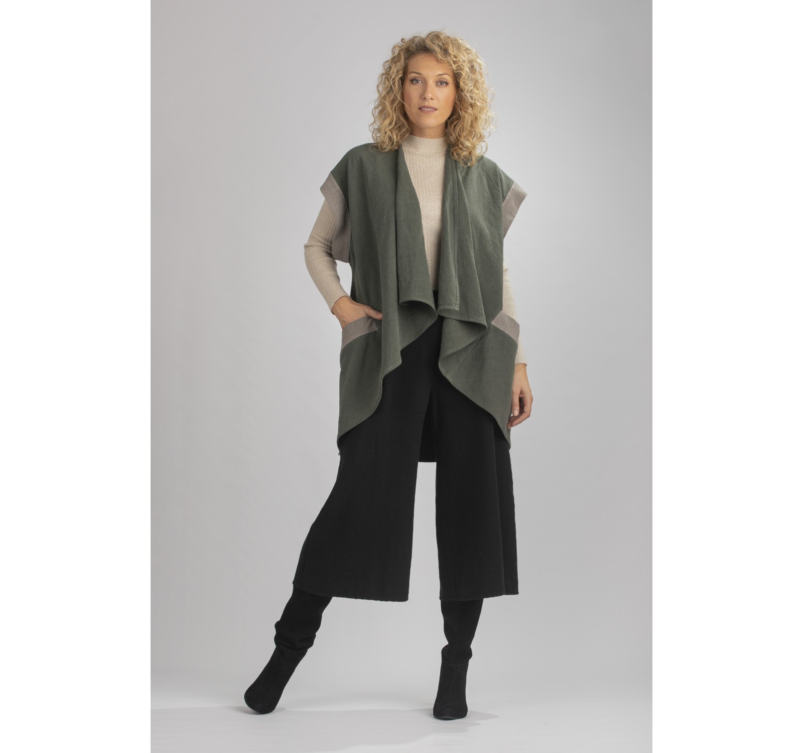 GILET VESTE ALICE SANS MANCHES EN LIN LAINE BICOLORE VERT AMANDE ET FICELLE AVEC PANTALON JUPE CULOTTE