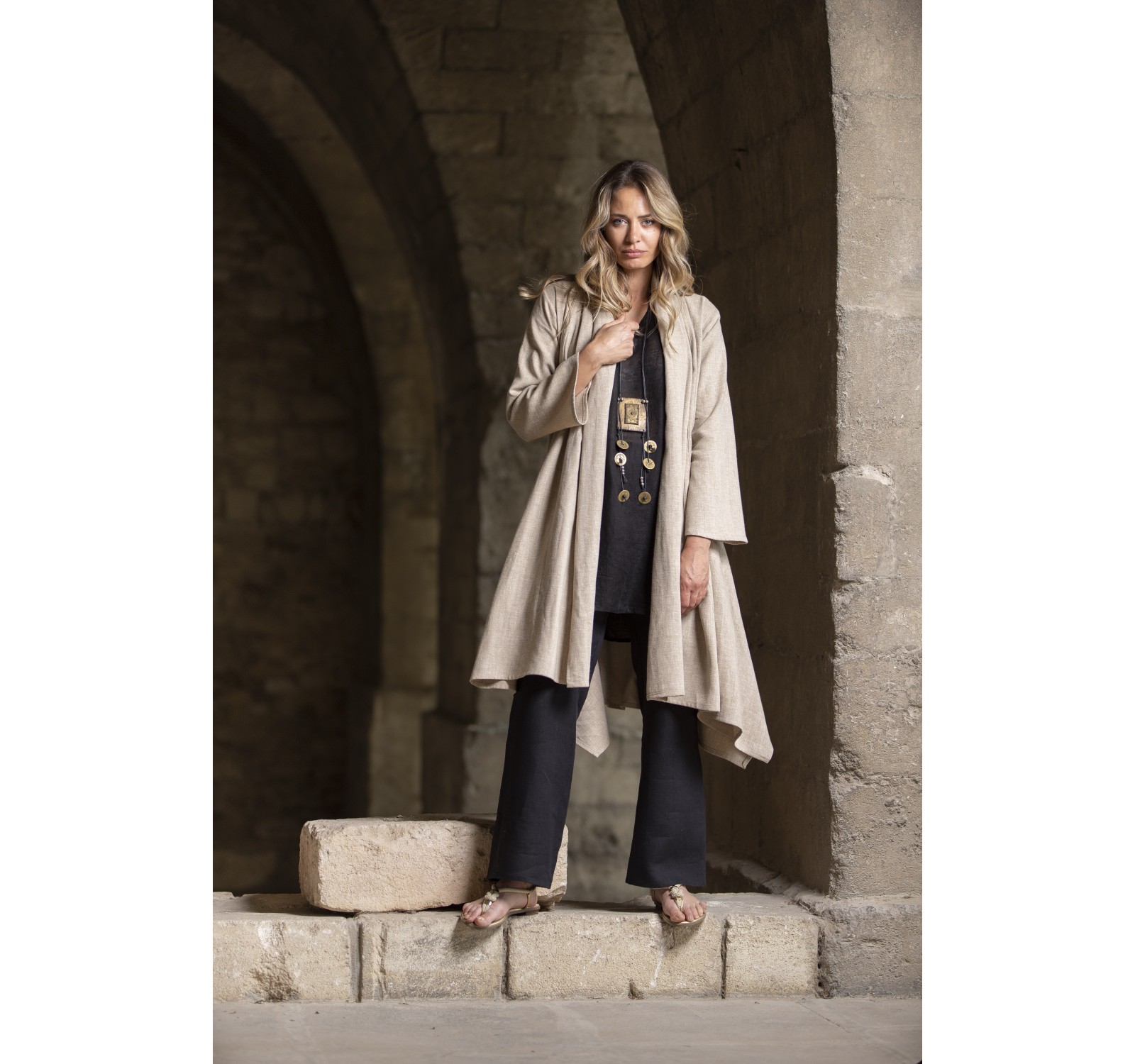 MANTEAU DUNE EN LIN COULEUR FICELLE